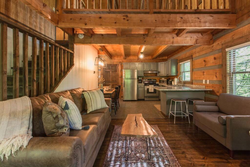 Southern Oak Cabin - Newly Remodeled - Close To All Attractions Севьервилл Экстерьер фото