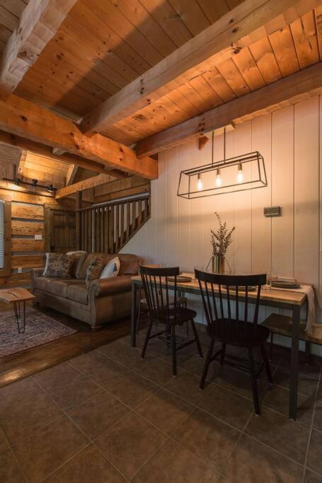 Southern Oak Cabin - Newly Remodeled - Close To All Attractions Севьервилл Экстерьер фото