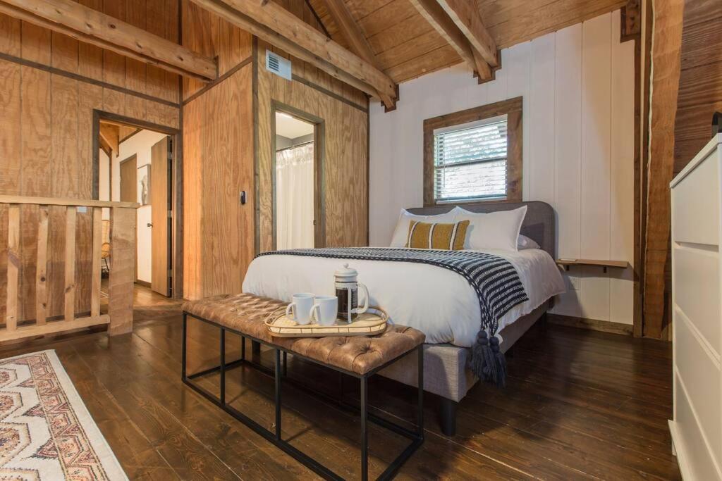 Southern Oak Cabin - Newly Remodeled - Close To All Attractions Севьервилл Экстерьер фото