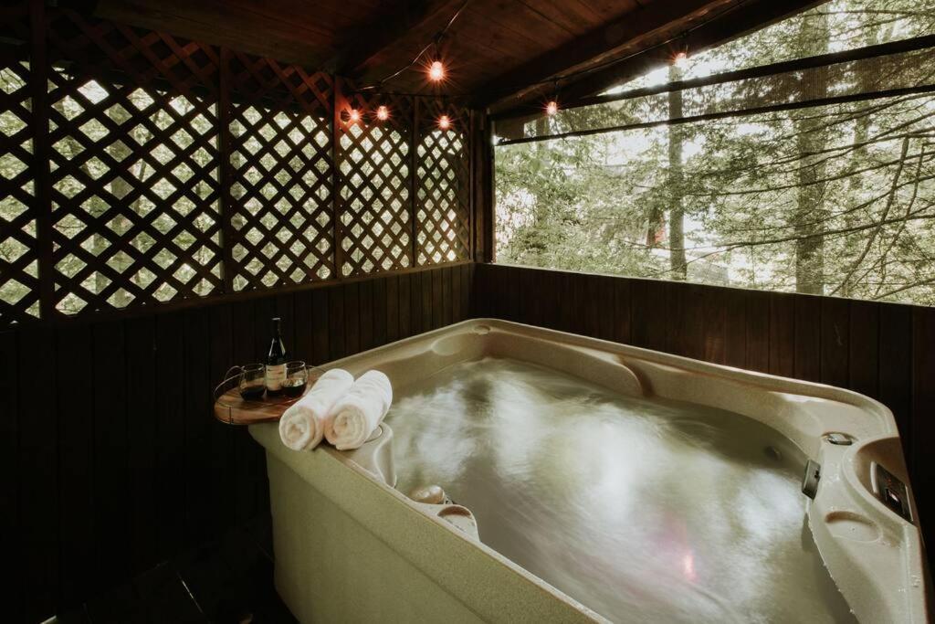 Southern Oak Cabin - Newly Remodeled - Close To All Attractions Севьервилл Экстерьер фото