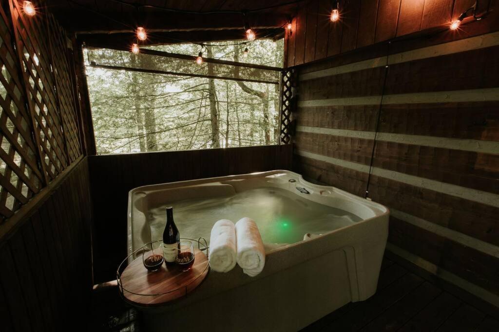 Southern Oak Cabin - Newly Remodeled - Close To All Attractions Севьервилл Экстерьер фото