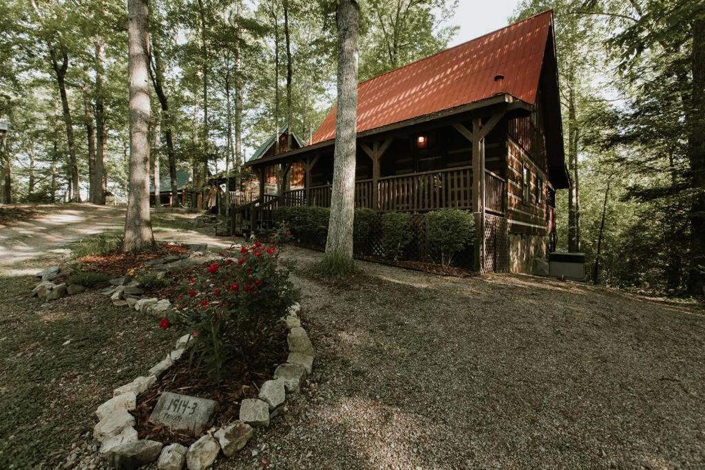 Southern Oak Cabin - Newly Remodeled - Close To All Attractions Севьервилл Экстерьер фото